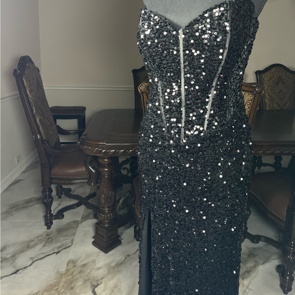 Selling all my dresses.worn once. - Picture 2 of 5